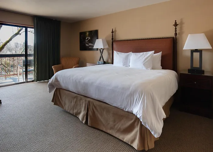 Riverside Inn