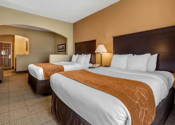 Comfort Suites Near Route 66