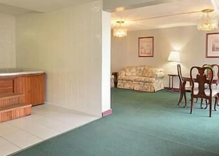 Super 8 By Wyndham Norman