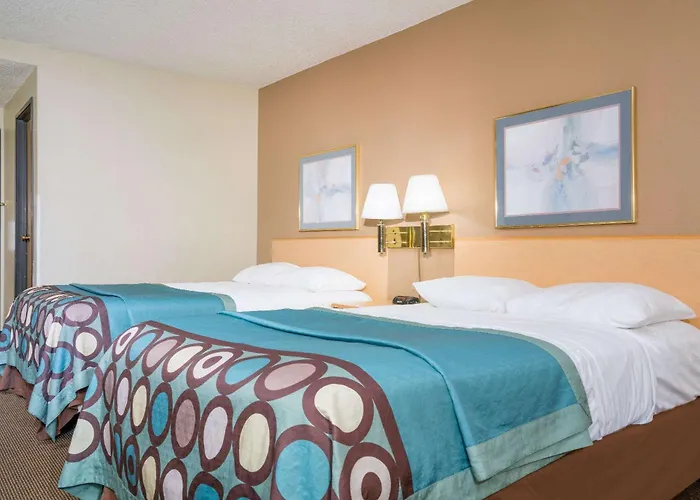 Super 8 By Wyndham Menomonie Wi