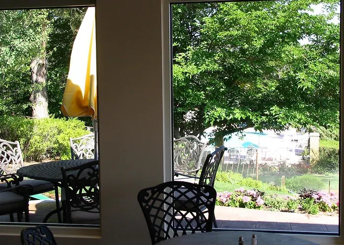 River Terrace Inn