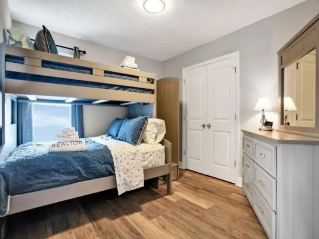 Sea Haven: Oceanfront Family Retreat with Private Deck