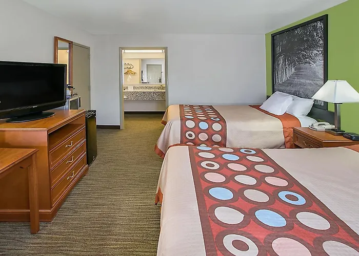 Super 8 By Wyndham Cave City