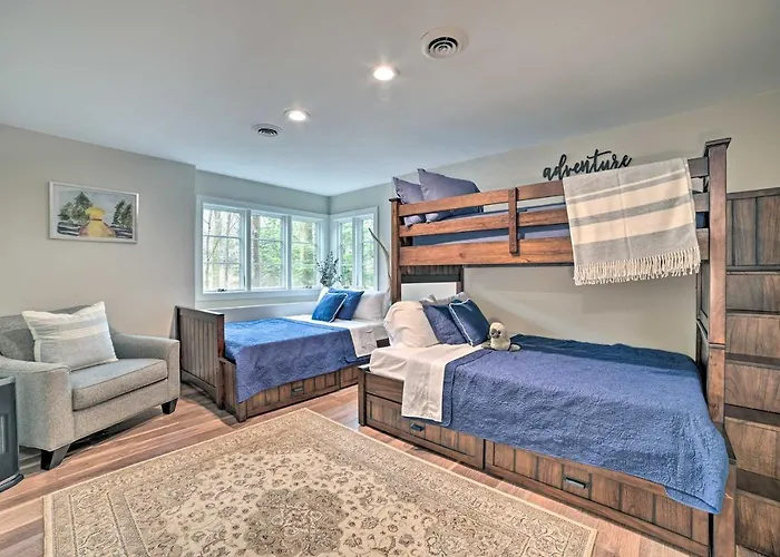 2 Mi To Tunnel Of Trees: Home W/ Furnished Deck