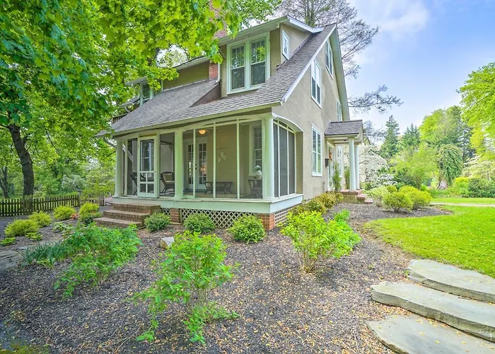 Elegant Charles Town Home: Grill, Walk Dtwn!