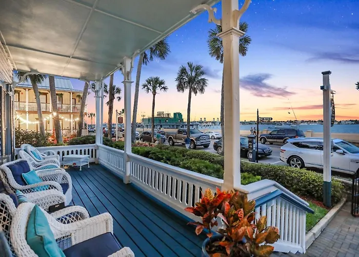 Bayfront Westcott House Bed & Breakfast