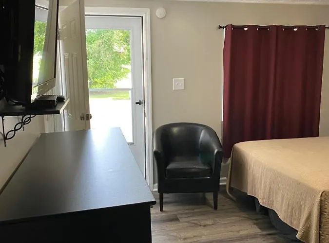 The New Lantern Motel