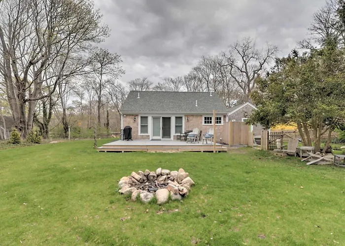 Walk To Beach! Cape Cod Cottage W/ Fire Pit