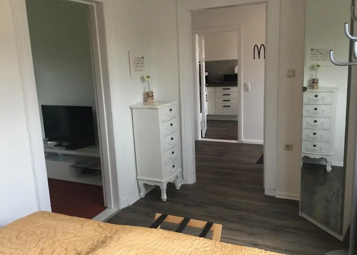 Ferienhaus Us lütt Hus und das Zimmer Linde im Haupthaus