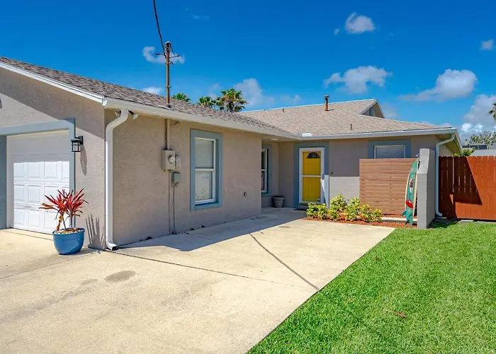 Dog Friendly Home Wprivate Fenced Yard, Garage & Fire Pit! Steps To The Beach!