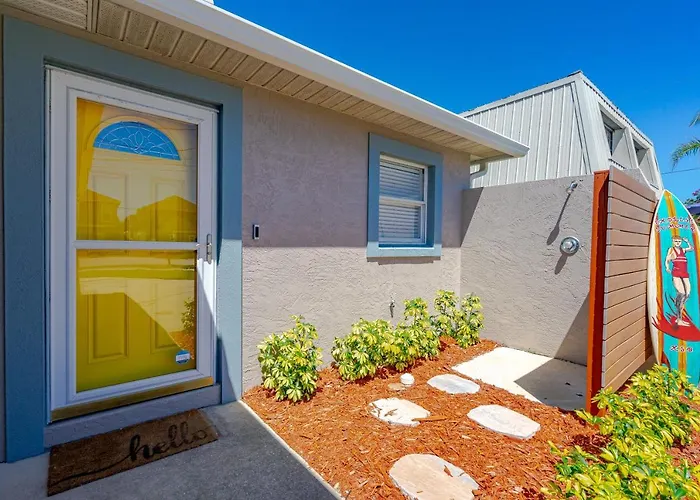 Dog Friendly Home Wprivate Fenced Yard, Garage & Fire Pit! Steps To The Beach!