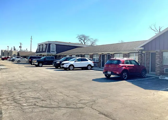 Country Club Inn & Suites