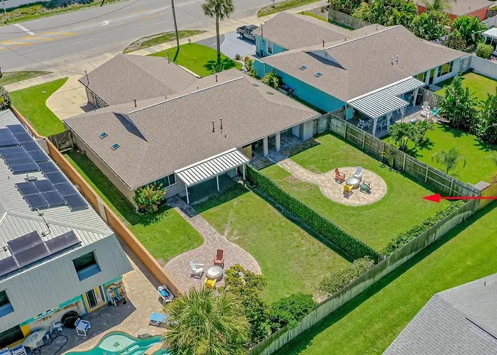 Dog Friendly Home Wprivate Fenced Yard, Garage & Fire Pit Steps To The Beach!