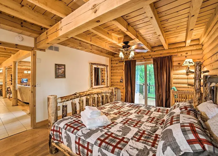Classy Home W/ Hot Tub: 2 Mi To Lake Access!