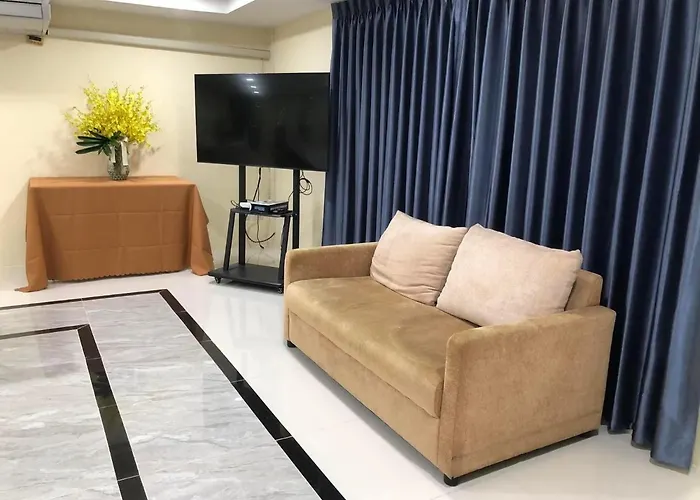 The Lux Ladprao 10