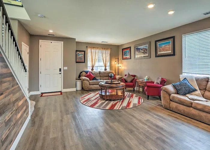Air Racing Decor, Hot Tub: Sparks Home!
