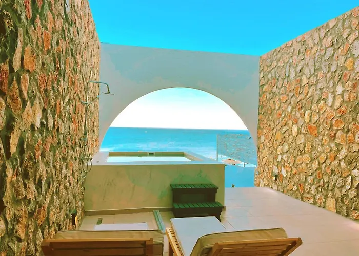 Delfini Beach Hotel&Suites