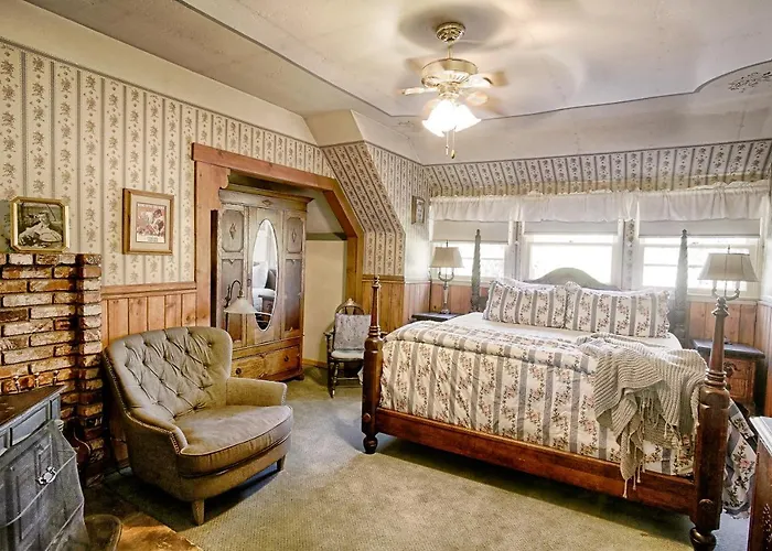 Gold Mountain Manor