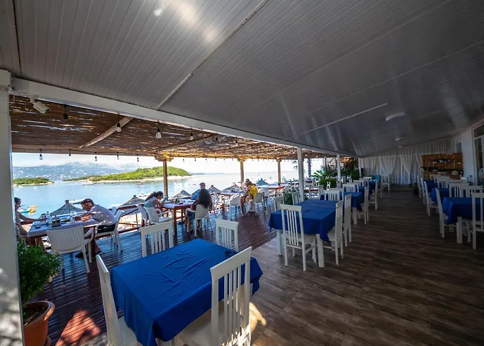 Hotel New Crystal With Private Beach