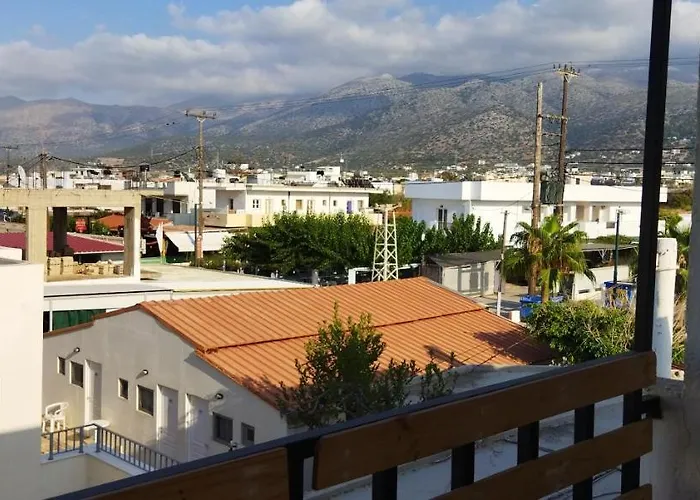 Cleo Rooms 250M From The Beach