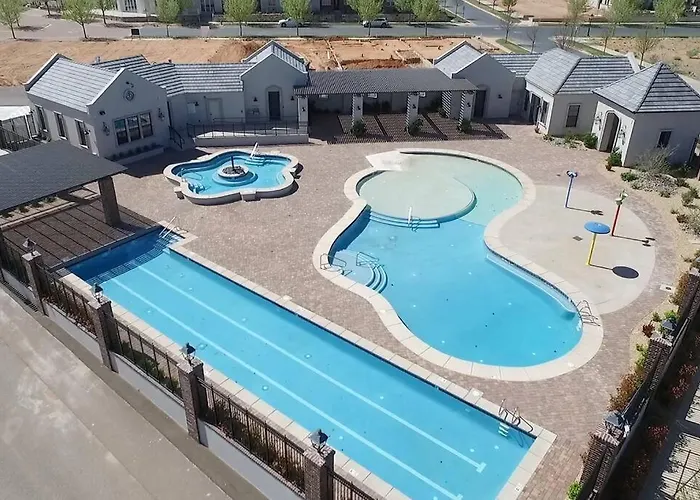 The Latitude Adjustment Spacious Getaway With Hot Tub Community Pool Golf Courses And Close To Zion