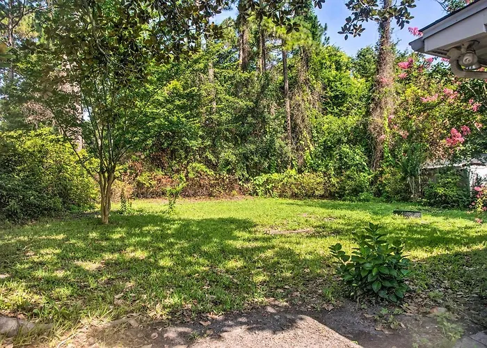 Pet-Friendly Brunswick Retreat W/ Gas Grill!