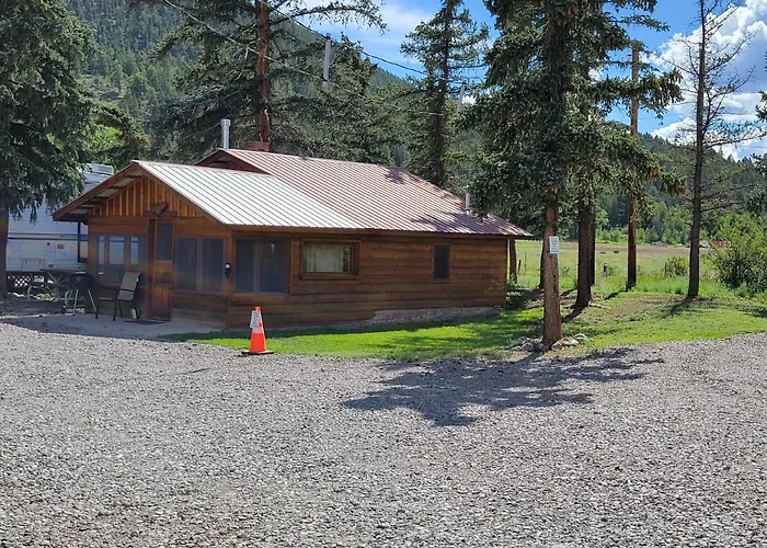 Chinook Cabins & Rv Park