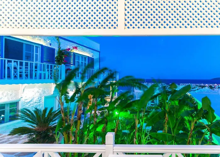 Otel Mavi Beyaz