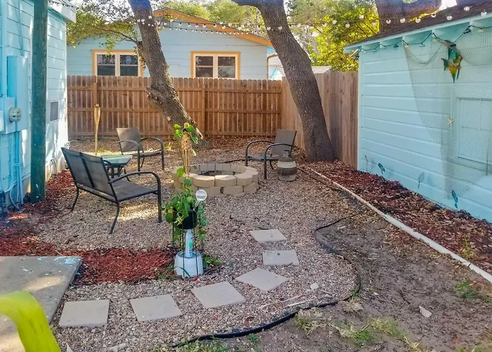 Cozy Beach/Fishing Cottage In Aransas Pass!