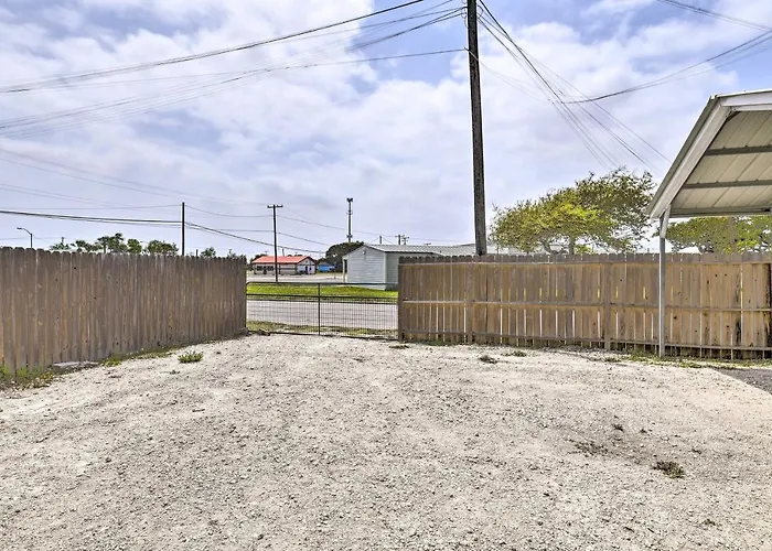 Cozy Beach/Fishing Cottage In Aransas Pass!