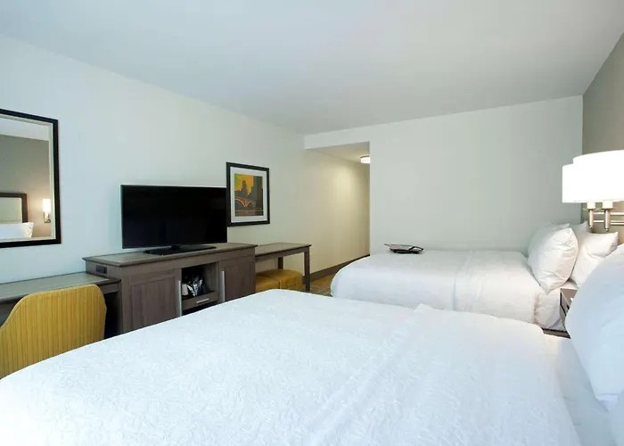 Hampton Inn & Suites - Minneapolis/Downtown