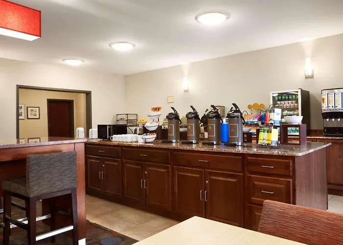 Country Inn & Suites By Radisson, Dearborn, Mi