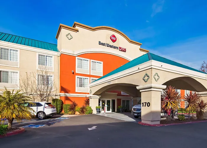 Best Western Plus Airport Inn & Suites