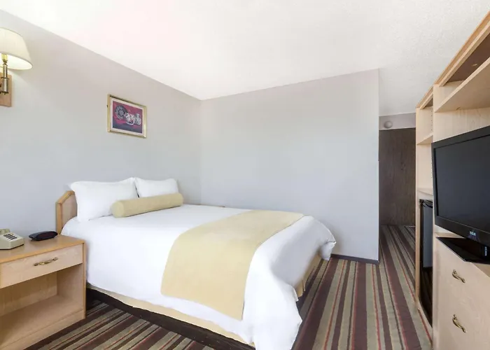 Super 8 By Wyndham Lake Havasu City