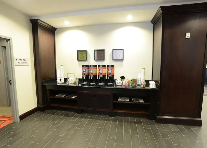 Hampton Inn & Suites Albany At Albany Mall