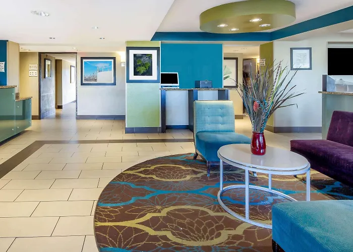 Oakland Airport Arena Hotel
