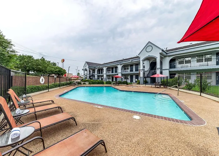 Quality Inn & Suites Canton