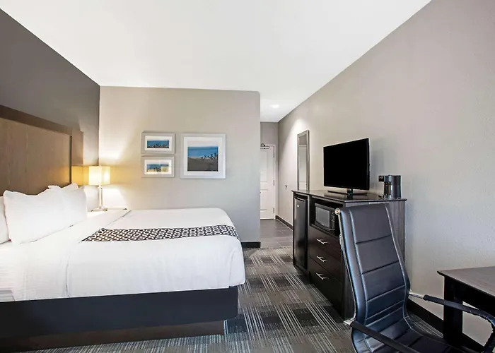 La Quinta By Wyndham Victoria - South