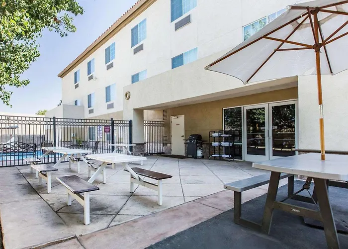 Comfort Suites Bakersfield