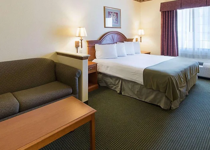 Quality Inn & Suites Glen Rose
