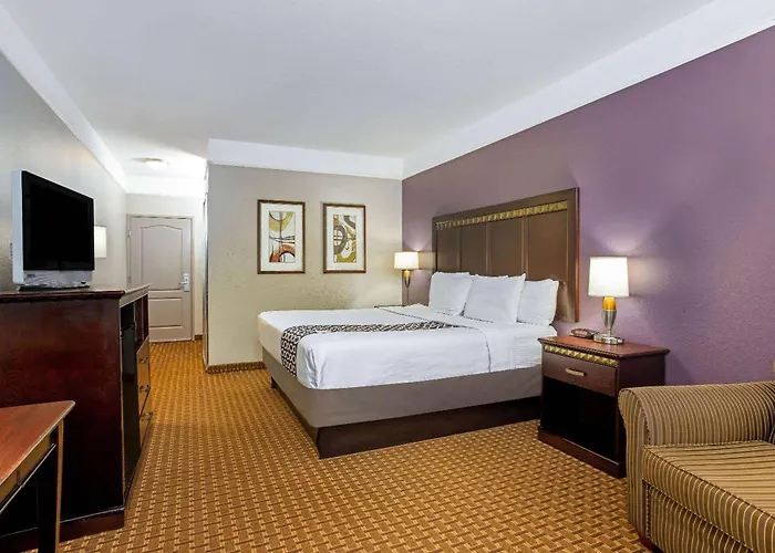 La Quinta By Wyndham Cleburne