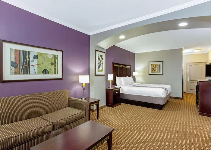 La Quinta By Wyndham Cleburne
