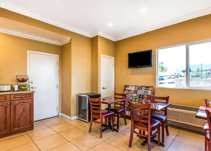Rodeway Inn & Suites Corona