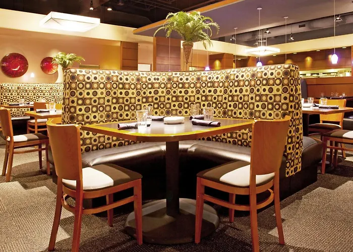 Holiday Inn Hotel & Suites Bloomington Airport By Ihg