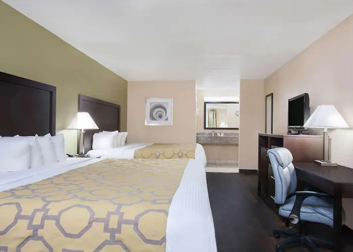Baymont By Wyndham Lake City I-75