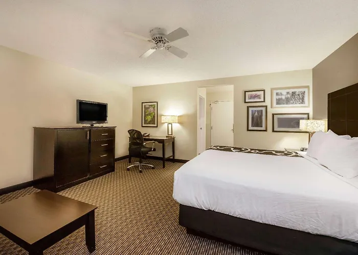 La Quinta By Wyndham Cleveland Macedonia