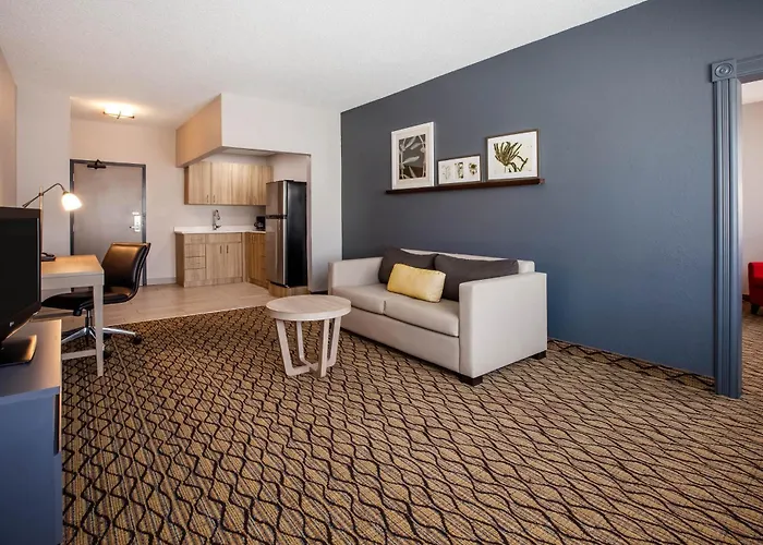 Days Inn & Suites By Wyndham Rochester Hills Mi
