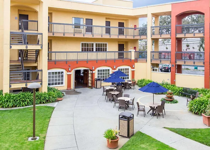 Comfort Inn & Suites San Francisco Airport North