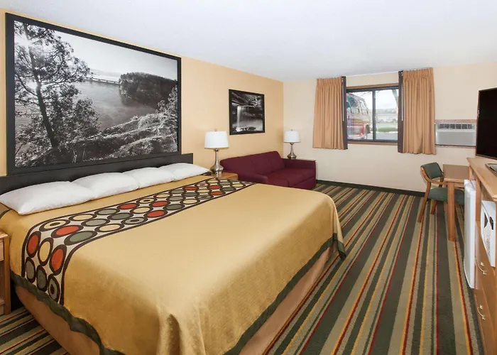 Super 8 By Wyndham Ottawa Starved Rock