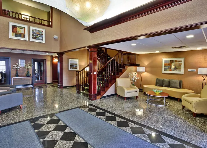 Holiday Inn Express & Suites Woodhaven By Ihg